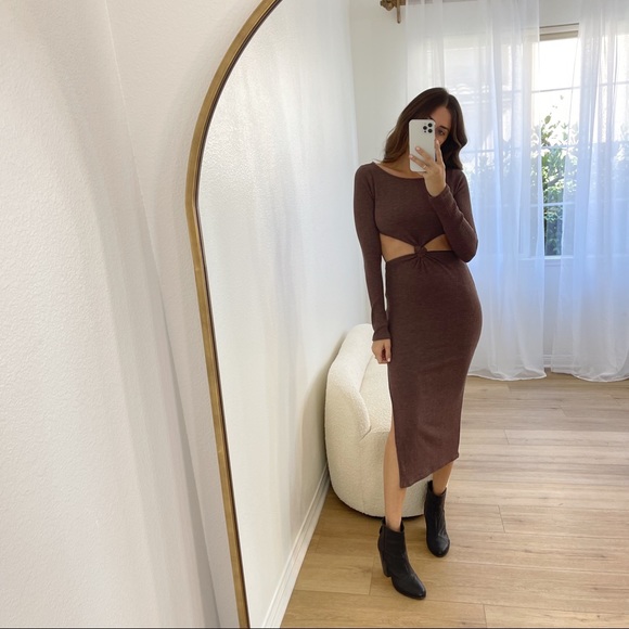 The Adriana Twisted Detail Long Sleeve Dress - Picture 4 of 8